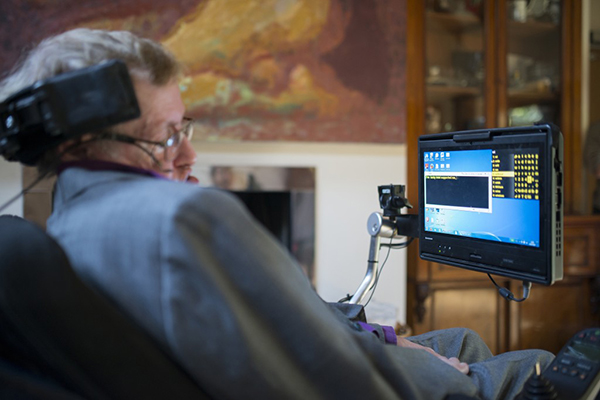 Hawking-using-his-new-comms-system-1024x683