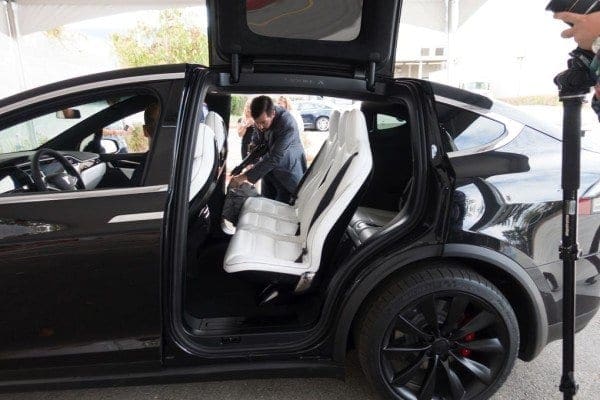 tesla-model-x-launch-014-2040.0
